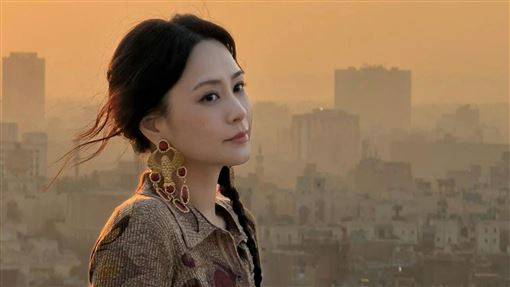 阿嬌零修圖側拍流出　45歲凍齡美貌全曝光