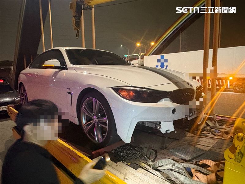 其中1輛受損車是剛出廠的BMW新車，維修費用恐高達數十萬元。（圖／翻攝畫面）