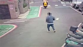 北市男子在瑞陽公園騷擾孩童遭強制送醫。（圖／翻攝畫面）