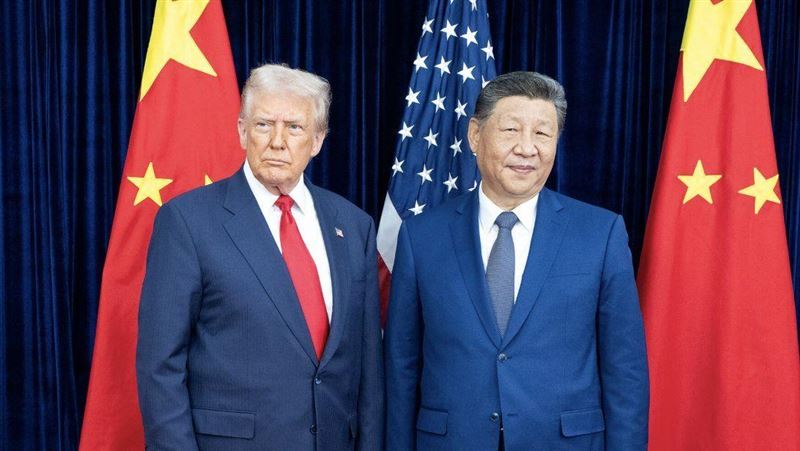 白宮發言人表示，美國總統川普期待4月訪問中國。圖左為美國總統川普、圖右為中國國家主席習近平。（圖／翻攝自X平台 @cryptogoos）