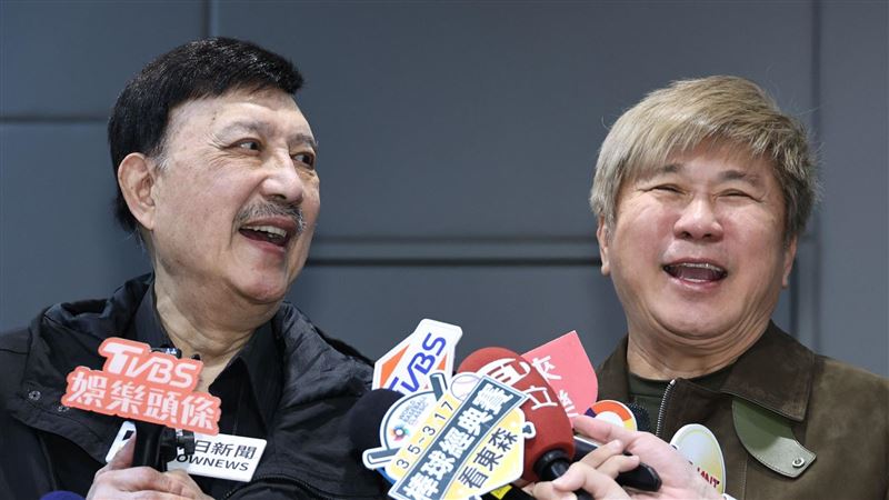 余天(左)與胡瓜受訪。（圖／記者鄭孟晃攝影）