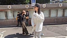 辣模翁子涵到法院與蔡語芯家屬調解破局。（圖／翻攝畫面）