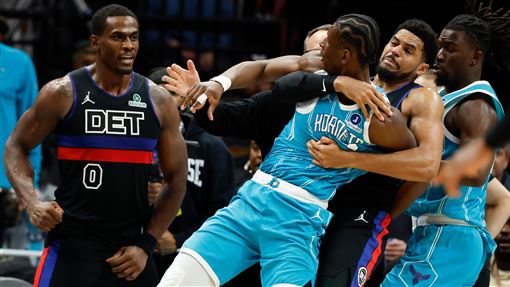 活塞對黃蜂爆發衝突　4名球員遭驅逐出場