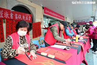 亞大豐中分院贈春聯！醫籲防過年病鬧場