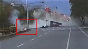 行車紀錄器拍下撞擊瞬間。（圖／翻攝畫面）