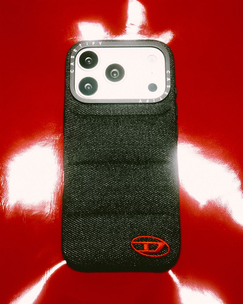 DIESEL + CASETiFY第二波聯名系列融合丹寧工藝、氧化花卉與前衛金屬元素，將一系列電子配件化為潮流先鋒單品