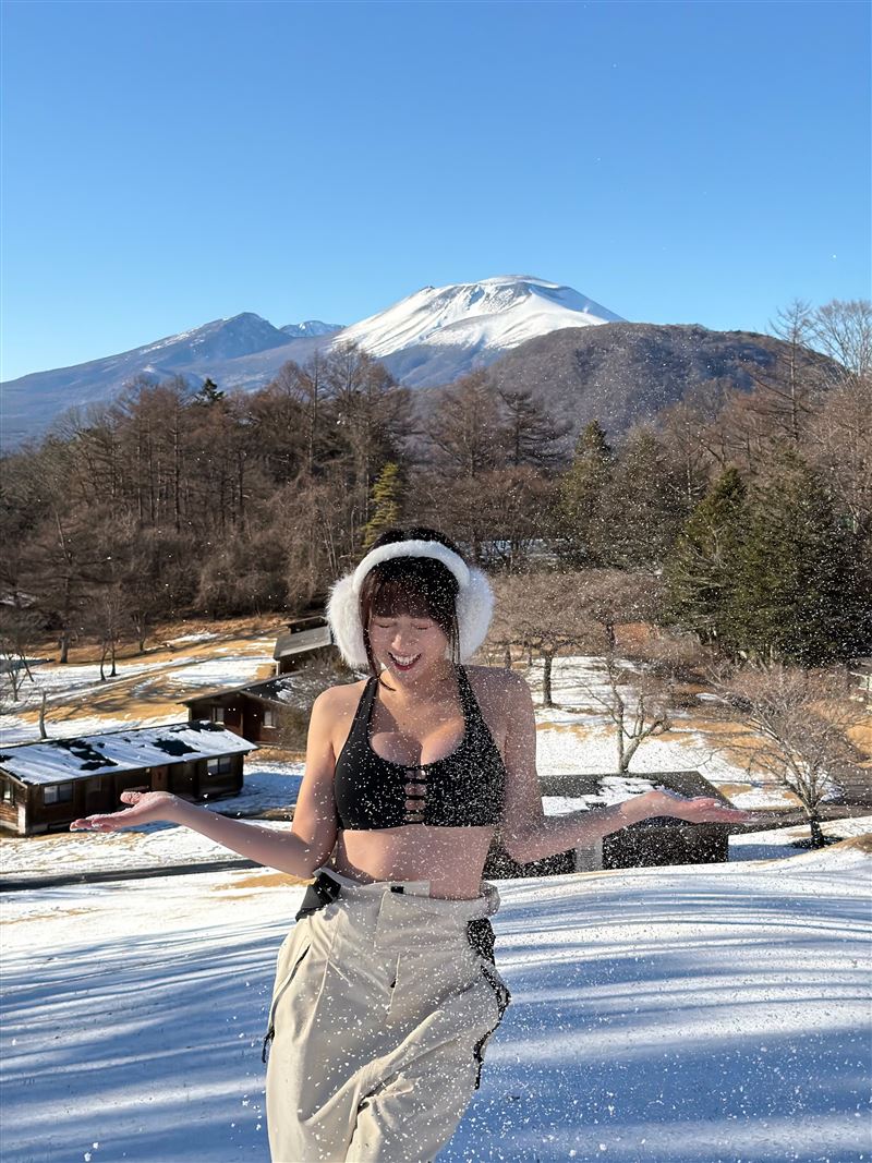 斐棋雪比基尼辣照畫面曝光美到失焦。（圖／翻攝自IG @feichi1124）