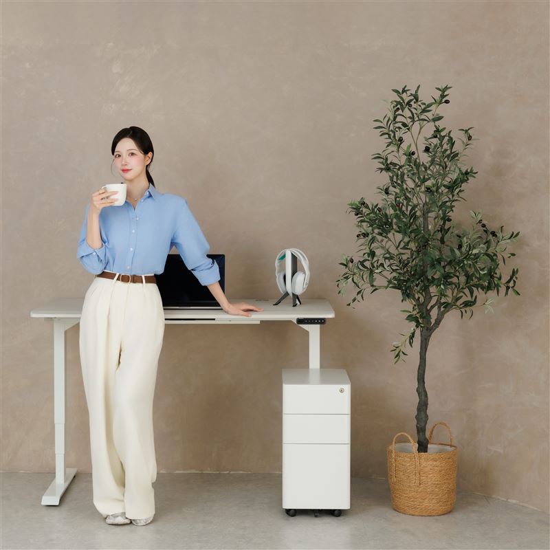 李晧禎更接下人體工學領導品牌STANDWAY首位年度代言人。（圖／翻攝畫面）