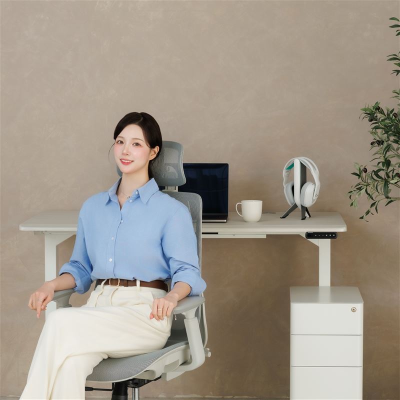 李晧禎更接下人體工學領導品牌STANDWAY首位年度代言人。（圖／翻攝畫面）