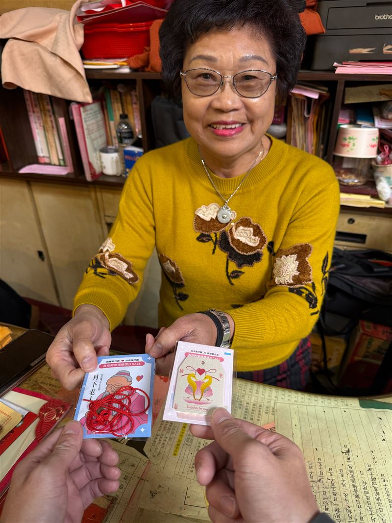 倒數一週告別單身！台中海洋館聯名朝元宮月老，限量「幸福御守」助攻正緣。（圖／台中海洋館提供）