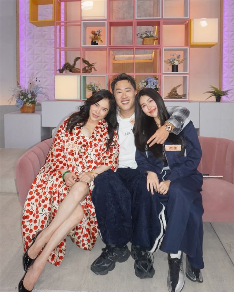 李亞萍（左起）與余祥銓、柔柔感情融洽。（圖／翻攝自柔柔IG）