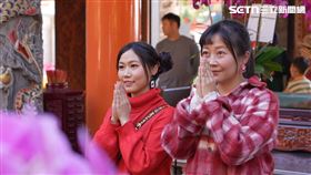 （主持人阿白與來賓屠潔／寶島神很大提供） 