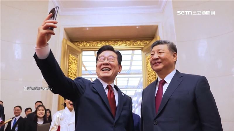 南韓總統李在明訪中，和習近平開心自拍。(資料照)