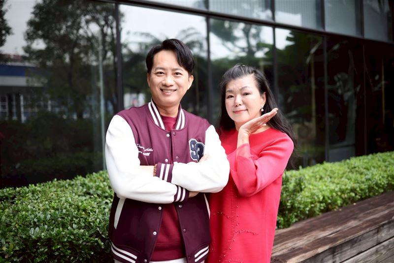 官家宇（左）交好呂俍慧。（圖／記者鄭孟晃攝影）