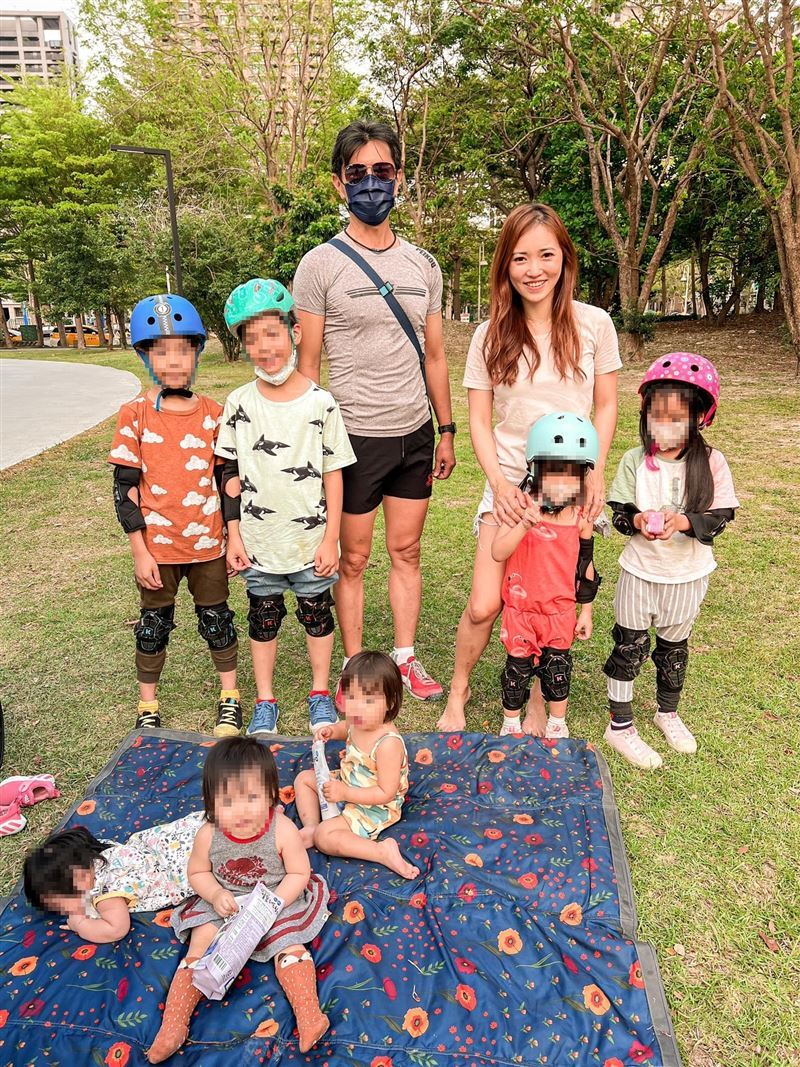 37歲七寶媽爆升格八寶媽，她曾透露從小就是個「學霸」，不過唯一的專長是「生小孩」。（圖／翻攝自林叨囝仔臉書）