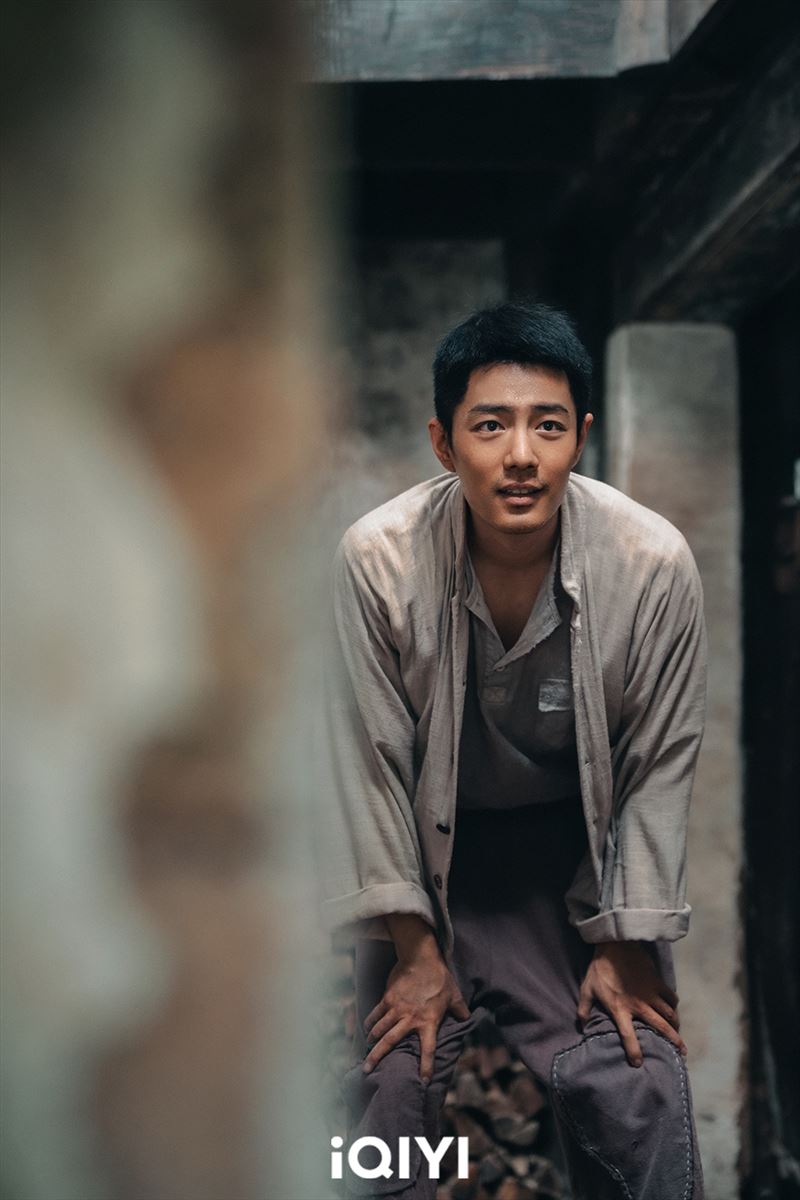 肖戰在《得閒謹製》演活小人物奮起抵抗，在亂世中守護家園 。（圖／iQIYI提供）