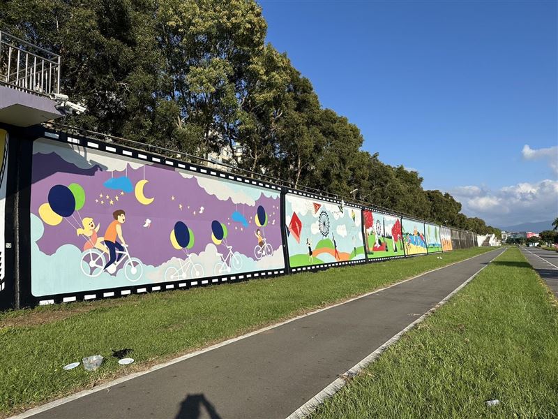 水利處推薦內湖到關渡的單車路線，沿路有藝術家與設計師精心製作的畫堤與美麗景色，邀請民眾過年時一同騎行。（圖／台北市水利處提供）