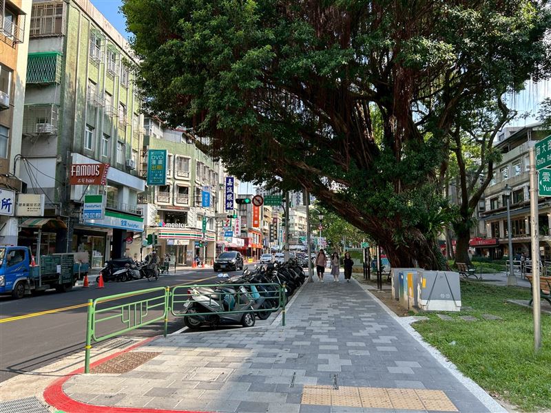 「師大路人行環境改善工程」完工後，師大商圈有了更人本、安全的通行環境。（圖／台北市新工處提供）