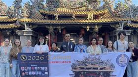 ▲廟宇參拜。（圖／翻攝自美東中文學校協會 Association of Chinese Schools粉絲專頁）