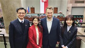 林楚茵、吳沛憶造訪波蘭國會　主席高喊「台灣來的」　(圖／翻攝自林楚茵Threads)