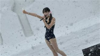 女偶像雪地穿泳裝演出　公司：她自己要穿