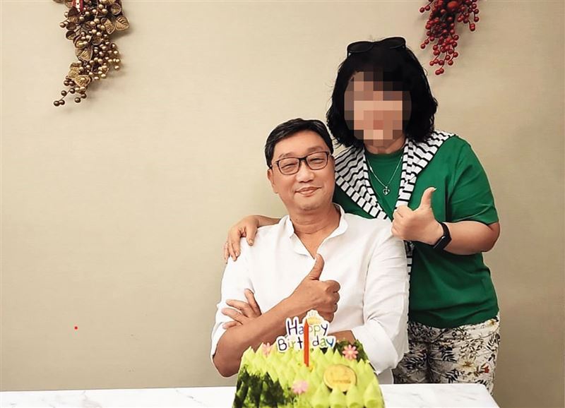 張妻（右）曾抓包張振平（左）偷吃女助理，但為了家庭隱忍至今。（翻攝張妻臉書）