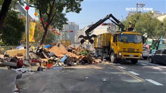 年前清垃圾廢棄物堆滿車道！疑外地人來丟