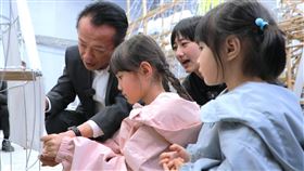 2026台灣燈會「青森睡魔抵嘉」翁縣長與小朋友體驗製作巨型紙燈籠（業配勿用）