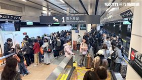 高鐵,春節,乘客,北車,人潮,車廂。（圖／記者李育道攝影）