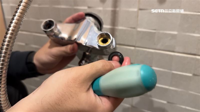 大掃除最危險的不是髒亂，而是混錯清潔劑，例如漂白水加浴廁清潔劑，恐產生劇毒氣體。（示意圖／三立資料照）