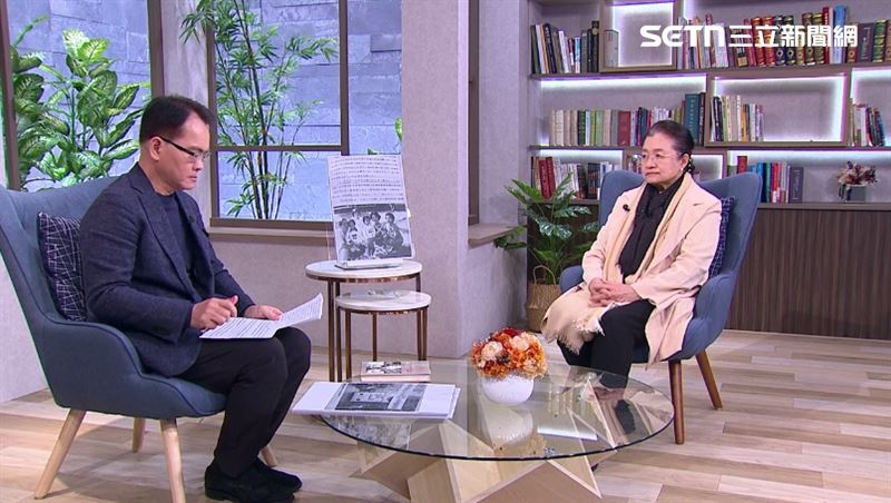 三立新聞「話時代人物」主持人鄭弘儀專訪田秋堇。（圖／翻攝畫面）