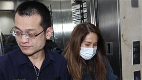 高金素梅身體不適　北檢諭知限制出境出海擇期再問台北地檢署偵辦無黨籍立委高金素梅涉詐領助理費等3案，10日指揮調查局國安站兵分30路搜索，並約談高金素梅到案。高金素梅11日凌晨到北檢複訊時，因身體不適，檢察官諭知限制出境出海，將擇期再訊問。中央社記者張新偉攝 115年2月11日