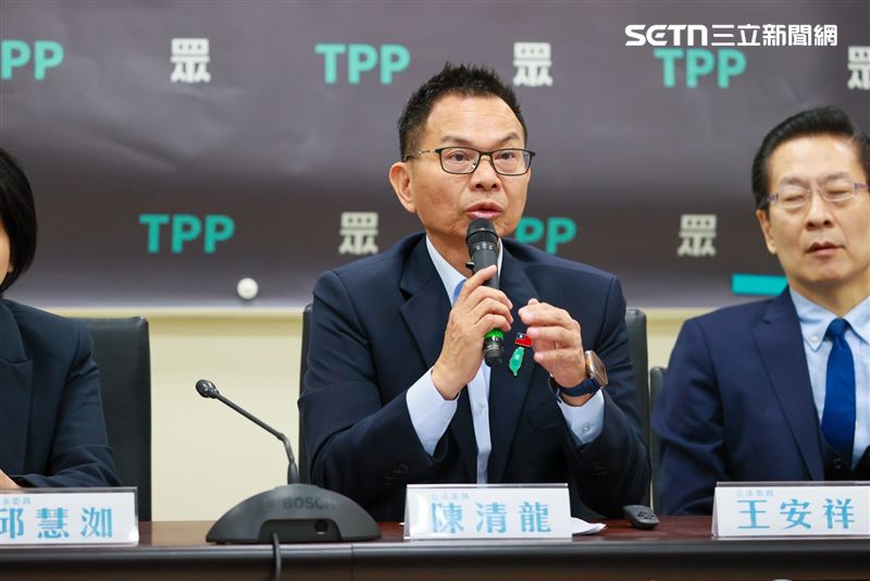 民眾黨團召開「國安不打迷糊仗 ，軍購交付不能拖」記者會」。（圖／民眾黨團提供）