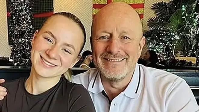 23歲的英國女子露西，疑因意見不合而遭其父親槍殺身亡。（圖／翻攝自Morbidology臉書）