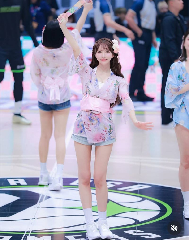 三上悠亞來台跳啦啦隊。（圖／翻攝自IG）