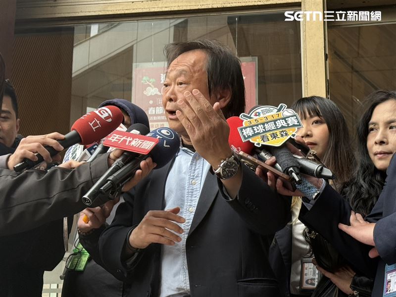 民進黨立委王世堅出席中常會前受訪（圖／記者劉秀敏攝影）