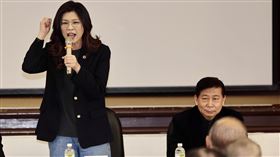 鄭麗文出席國政基金會座談會（1）國民黨主席鄭麗文（後中）10日下午出席國家政策研究基金會2026座談會表示，將重建智庫扮演「影子內閣」角色，為2028重返執政準備，以及在智庫成立民調中心，為政策以及選戰提供參考。中央社記者王飛華攝　115年2月10日