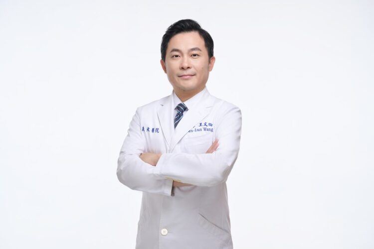 義大醫院胃腸肝膽科醫師王文𤦎提醒，若透過飲食無法改善火燒心，應盡快就醫。（圖／醫健新聞網提供）