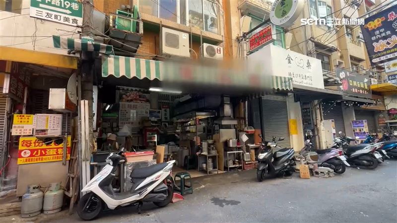 這家小吃餐廳位在台中逢甲大學商圈，是小具知名度的老店