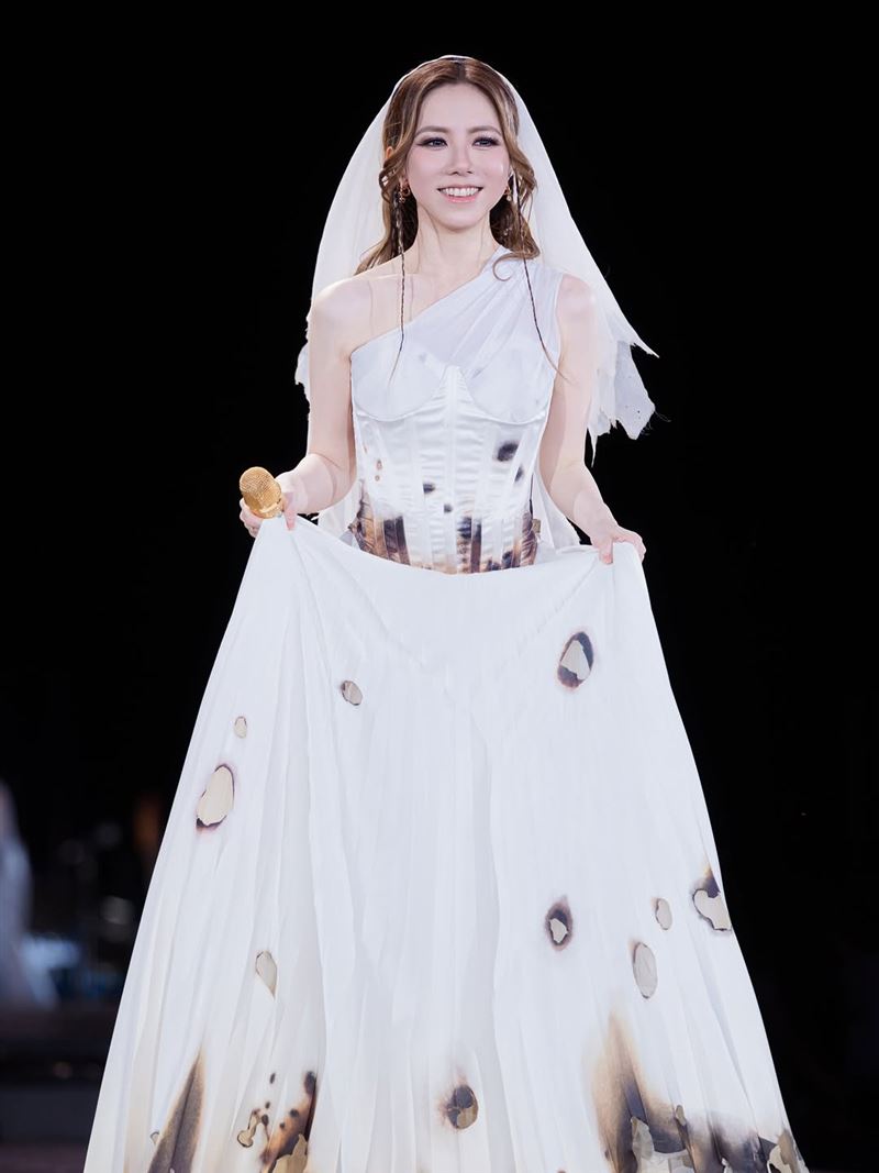 鄧紫棋愛情、事業兩得意。（圖／翻攝自鄧紫棋IG）