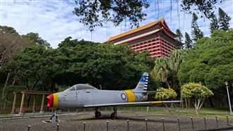 最強景點！八二三砲戰公園首展F-86戰機