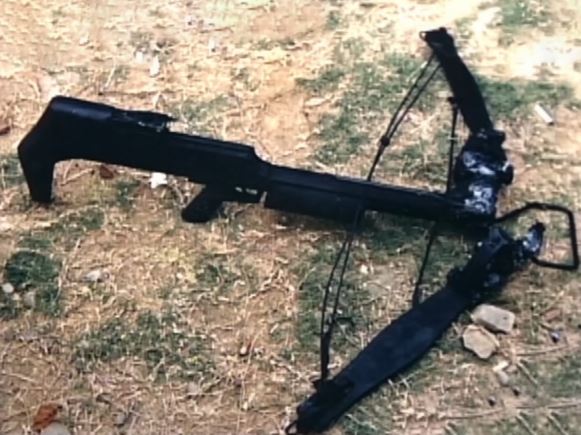 日本女大生井口真理子來台遇害，兇殘運將劉學強求歡不成殺人辱屍、分屍、砍頭顱。頭顱至今找不到。圖為劉學強殺害井口真理子的凶器-十字弓。（圖／三立新聞資料照）