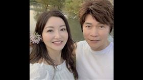 洪榮宏（右）近期風波不斷，先前傳出與結婚七年的妻子張瀞云（左）婚變消息。（圖／翻攝自洪榮宏FB）