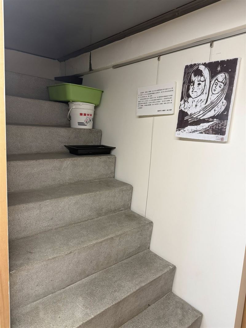 賈永婕走遍了義光教會的一樓，還有地下室。（圖／翻攝自賈永婕臉書）