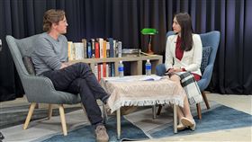 暢銷書《蘋果在中國》作者派翠克．麥奇（Patrick McGee）首訪台灣。（圖／三立iNEWS）