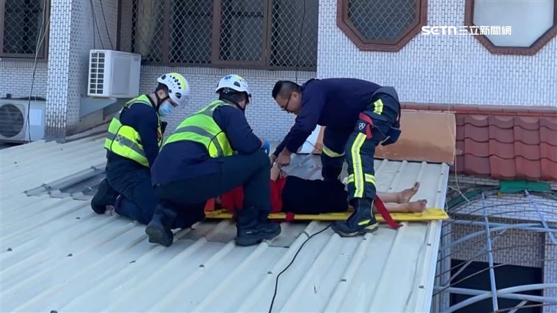 77歲的阿嬤在進行大掃除時墜落一樓的遮雨棚