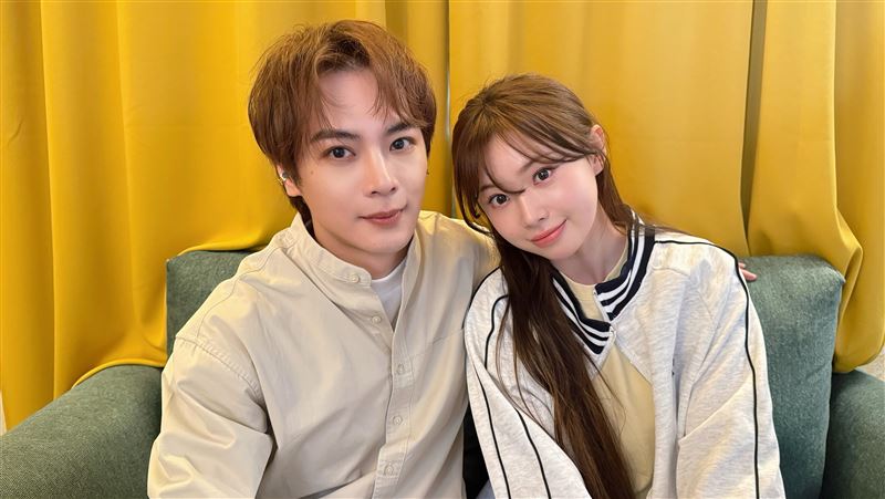 古曜威與金娜妍（右）合作。（圖／經紀公司提供）