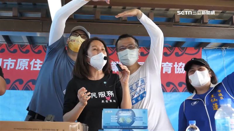 高金素梅（左2）被檢調搜索，羅智強（右2）第一時間跳出來喊「民主寒冬來臨」，被質疑是在護航且動機不單純