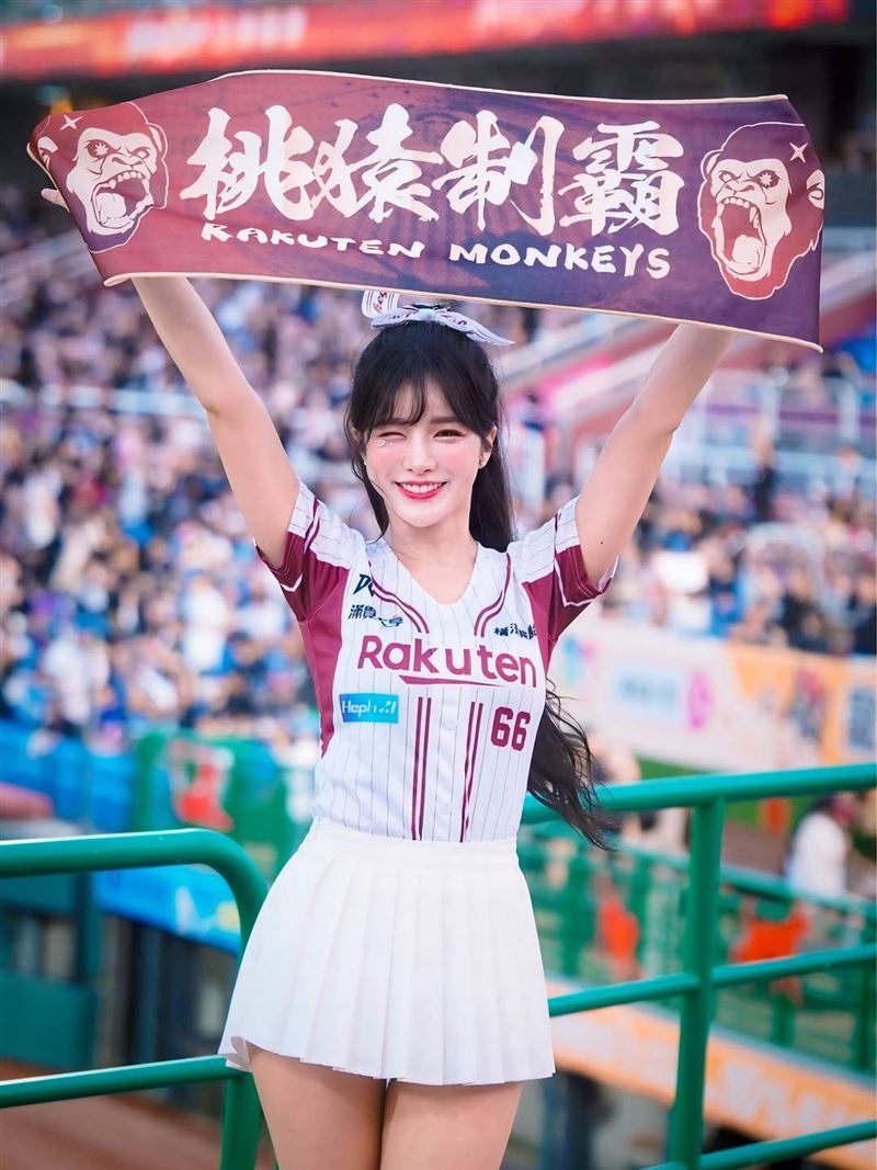 球場中林岱縈總願意盡全力應援，卻讓自己積出病來。（圖／翻攝自IG @daiying0）