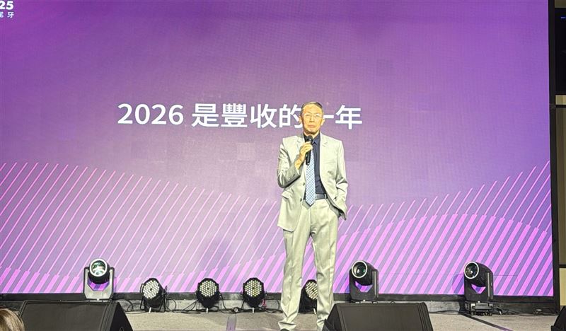 汎銓科技日前宣示重大策略轉型，首度跨足設備銷售，推出自主研發的矽光子檢測機台「夜行壁虎（HG）」。這不僅打破了檢測廠的傳統獲利模式，更與美系AI大廠輝達深化為「生態系」夥伴。柳紀綸透露，雙方合作已從單純供應鏈升級為戰略盟友。（圖／汎銓提供）